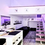 Apartment Modern At The Castle