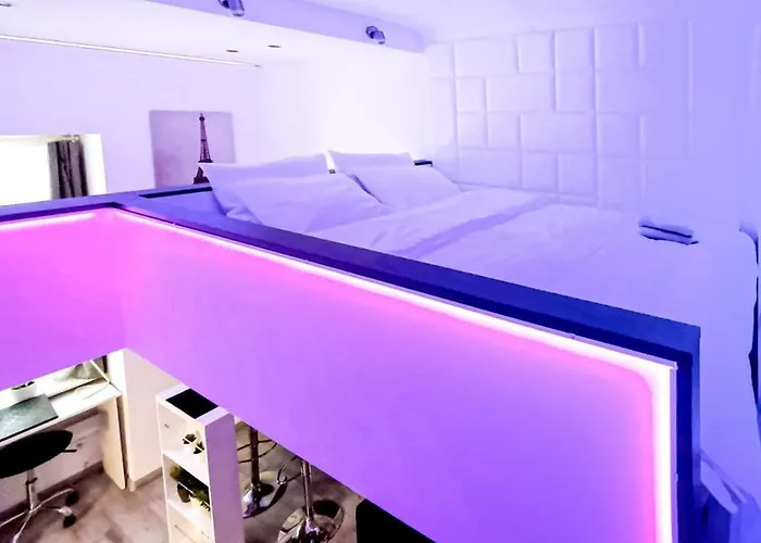 Modern At The Castle Apartmán