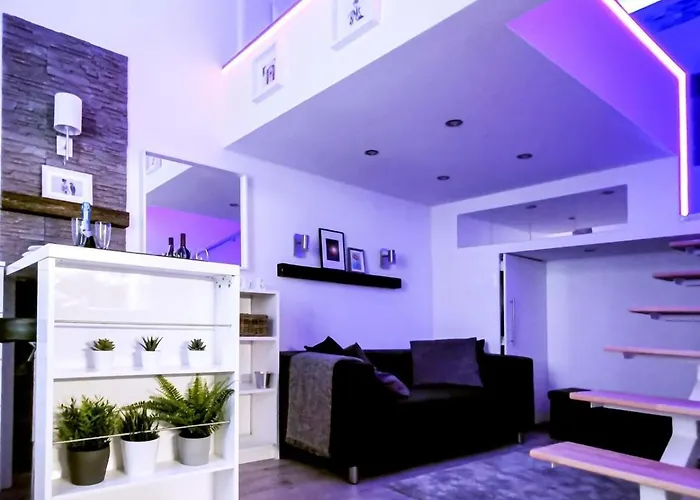 Modern At The Castle Apartament