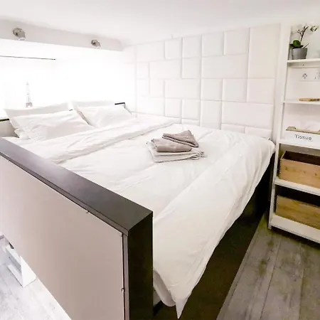 Апартаменты Modern At The Castle *