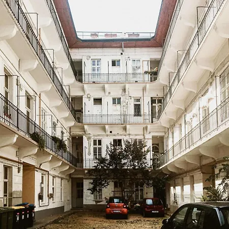 Modern At The Castle Апартаменты *