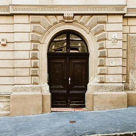 Апартаменты Modern At The Castle *