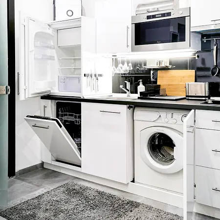 Modern At The Castle Apartment